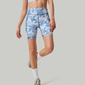 Tuckernuck blue paisley bike shorts M